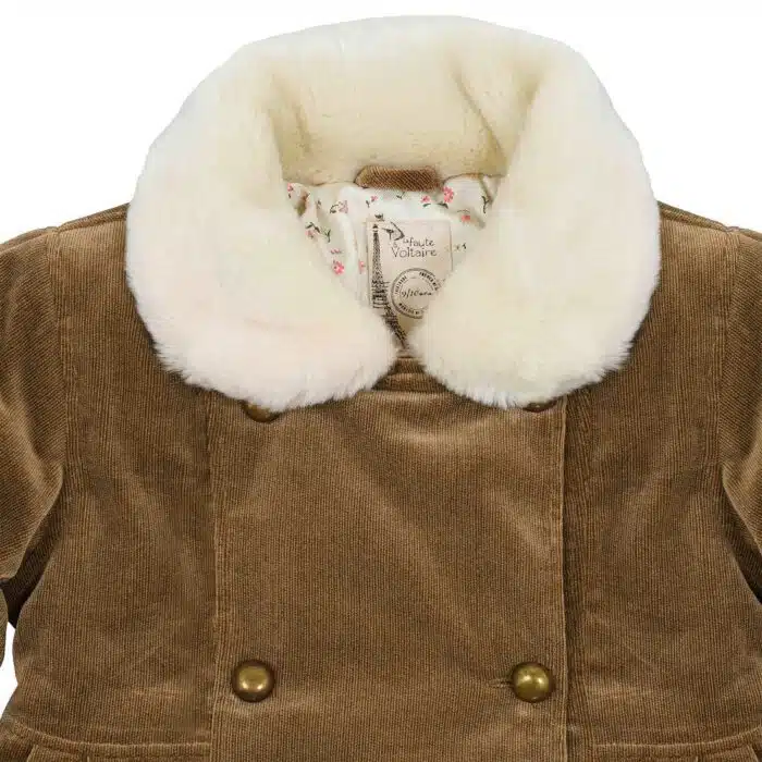 manteau long pour filles de 2 à 14 ans en velours beige avec col et manches longues ajustables en fausse fourrure blanc cassé. Mode enfant en commerce équitable LA FAUTE A VOLTAIRE