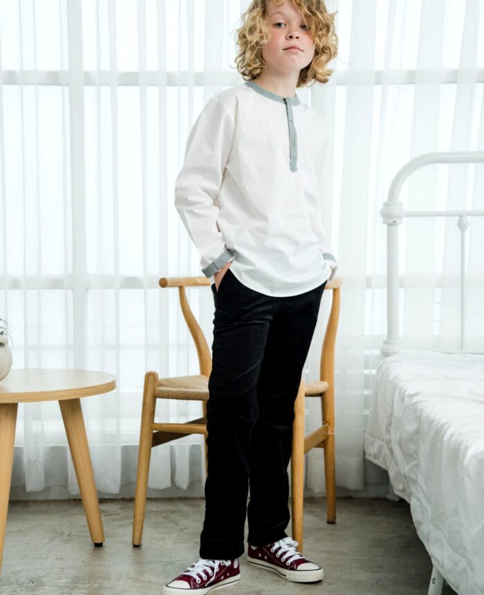 Pantalon chino en velours noir ebleu foncé pour garçons de la marque de mode pour enfants La. Faute à Voltaire