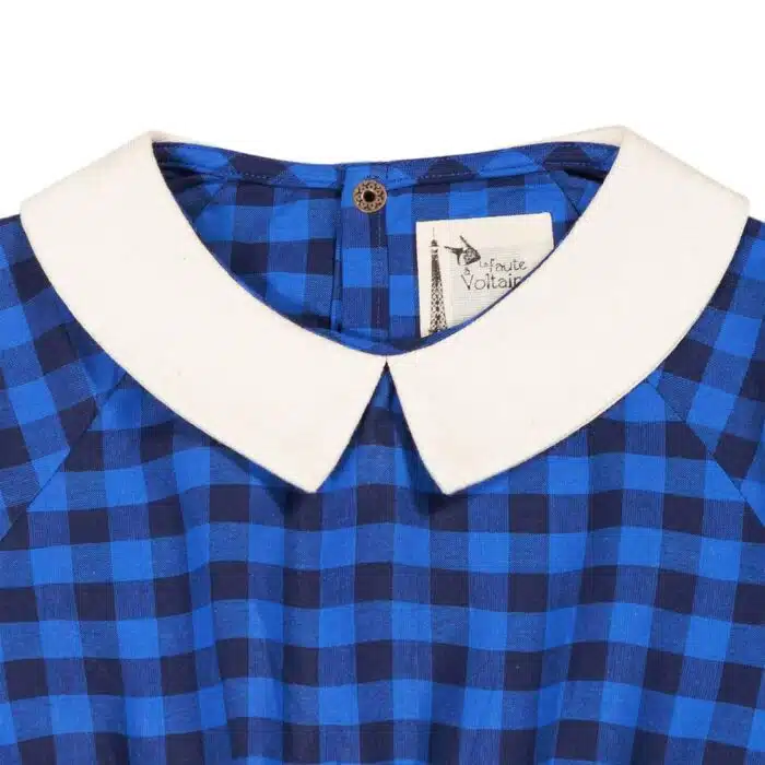 Robe carreaux vichy bleu roi et bleu marine avec manches longues et col Claudine beige de la marque de mode LA FAUTE A VOLTAIRE