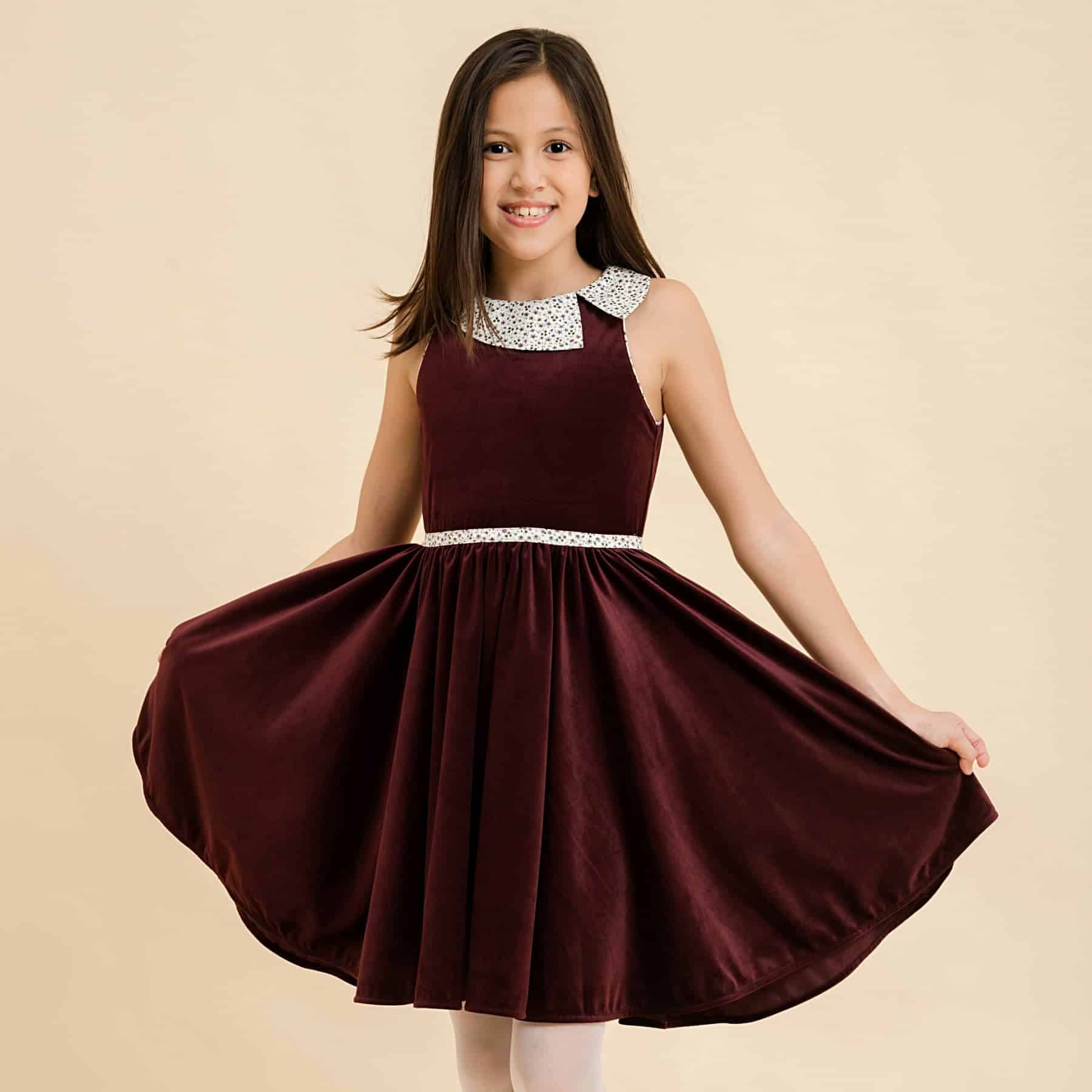 Jolie robe qui tourne pour filles en velours rose pâle de la marque de mode pour enfants LA FAUTE A VOLTAIRE