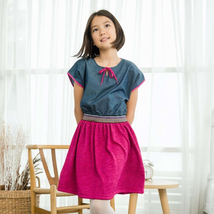robe intersaison à manches courtes en coton denim bleu ciel et mailles rose fuchsia pour petites filles de 2 à 14 ans