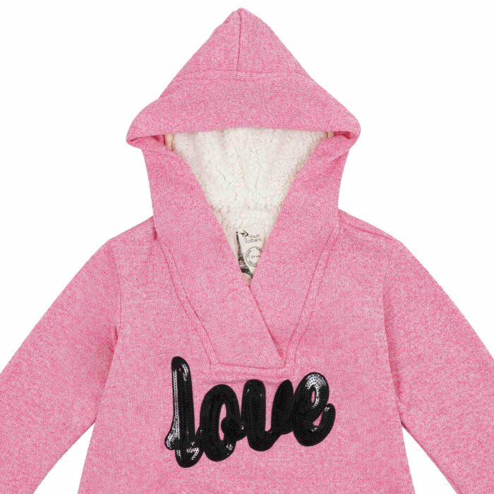 Robe pull sweat-shirt en mailles rose chiné, à message sequins noir écrit "love" et à capuche pour petites filles de 2 à 14 ans. La Faute à Voltaire, marque française pour enfants en commerce équitable.