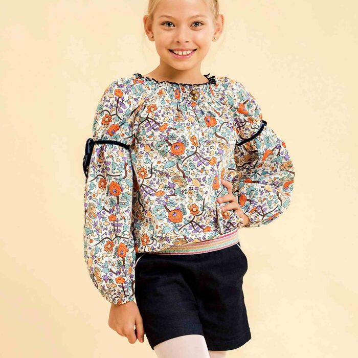 Jolie blouse fleurie orange, vert et lilas avec col smocks, manches ballons de la marque de mode pour enfants la faute a voltaire
