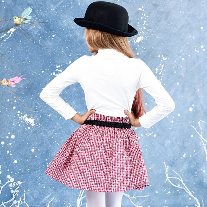 jupe fleurie en coton rose avec taille élastique en satin noir. Pour les petites filles de 2 à 12 ans. Marque Française pour enfant LA FAUTE A VOLTAIRE
