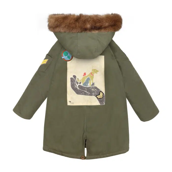 Une Magnifique Parka Chaude et Longue pour Fille. Originale et Tendance avec son Affiche pour la Défense des Animaux dans le Dos de la Marque de Mode chic pour Enfant La Faute à Voltaire.Une Magnifique Parka Chaude et Longue pour Fille. Originale et Tendance avec son Affiche pour la Défense des Animaux dans le Dos de la Marque de Mode chic pour Enfant La Faute à Voltaire.