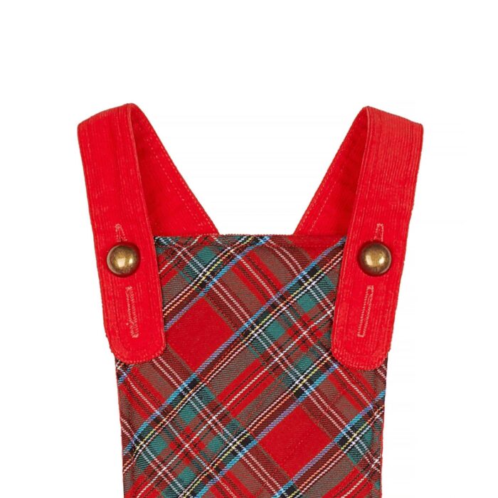 A la Recherche d'une Robe de Noël que votre Petite Fille pourra Porter tous les Jours ? Découvrez la robe Salopette Christmas. De Forme Tablier, cette Jolie Robe à Bretelles est bi-matière : en Velours Rouge et Carreaux Tartan Rouge et Vert sur le Plastron Matelassé et Surpiqué en Courte Pointe. Modèle collection Automne Hiver de la Marque de Mode Française pour Enfants La Faute à Voltaire