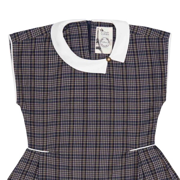 Lovely charcoal gray tartan dress with gold threads, short sleeves and white Claudine collar. Edimbourgh model from the children's fashion brand LA FAUTE A VOLTAIRE