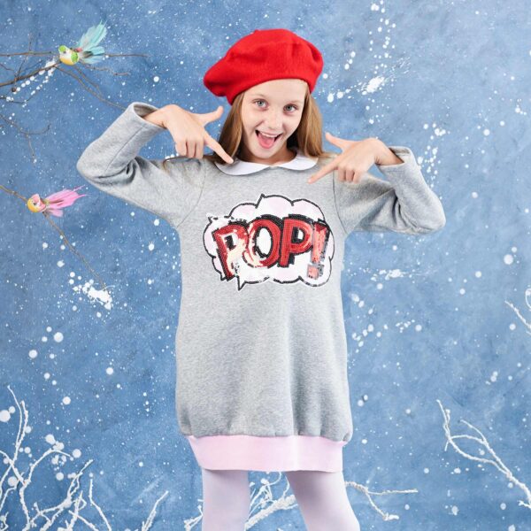 Mouse grey fleece sweatshirt dress, white Claudine collar, red, pink and white crest with POP inscription for little girls and teens from 2 to 16 years old. French children's fashion brand LA FAUTE A VOLTAIRE