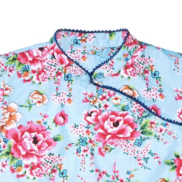 Chinese-inspired blouse in blue cotton with pink flowers and Mao collar trimmed with lace for girls from 2 to 14 years