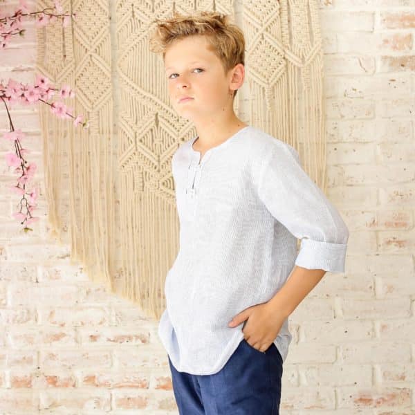 Chemise liquette légère en voile de coton rayé bleu et blanc avec col rond boutonné pour garçons de 2 à 14 ans