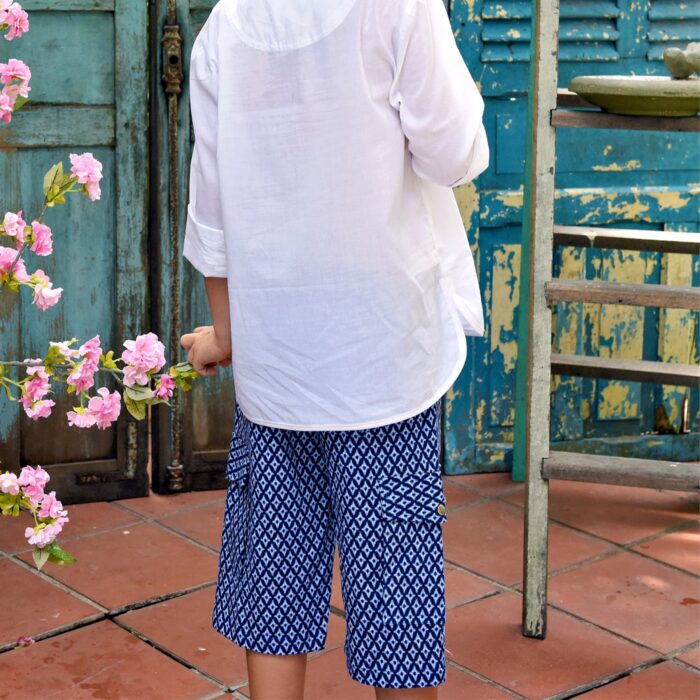Blue japanese printed cotton shorts with cargo pockets and elastic waistband for boys from 2 to 14 years old