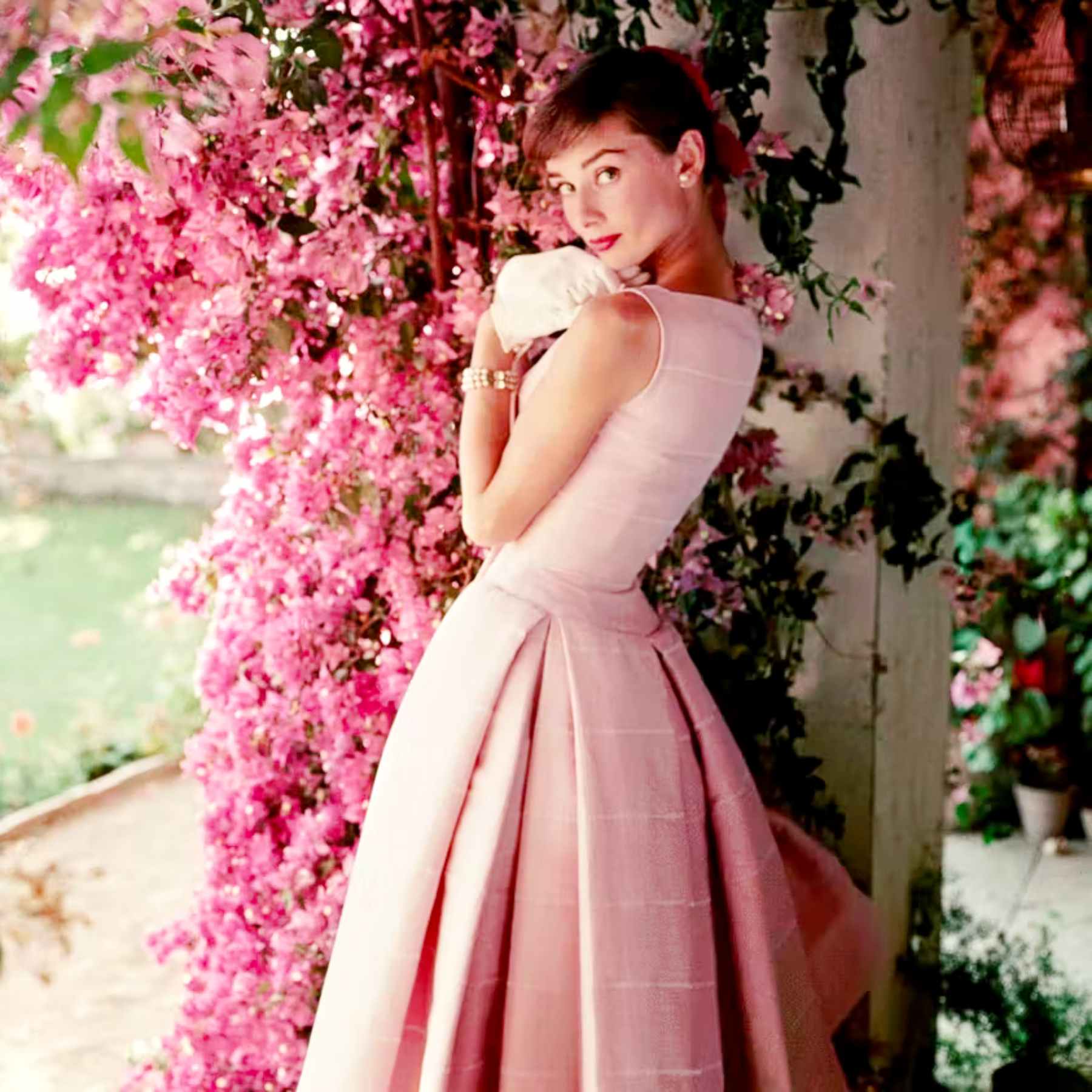 Robe patineuse de cortège rose portée par l'actrice des années 50 et 60 symbole de l'élégance pour les petites filles