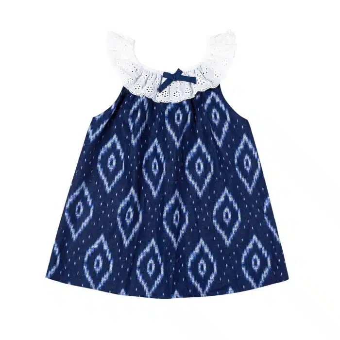 Blouse été fille en coton tie-and-dye bleu marine et blannc avec col en broderie anglaise blanche élastique pour filles et ados de 2 à 16 ans de la marque de mode pour enfant LA FAUTE A VOLTAIRE