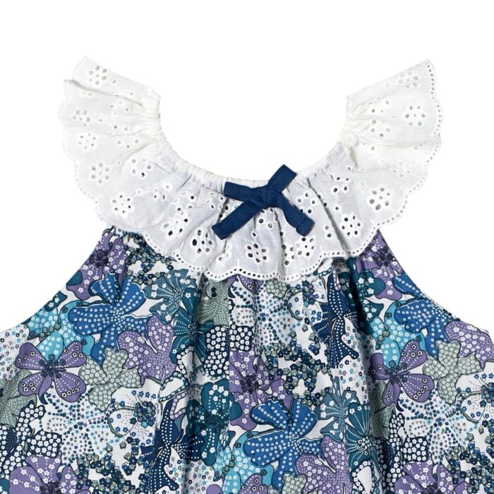 Blouse été fille en coton fleurie liberty bleu, lilas, violet et blannc avec col en broderie anglaise blanche élastique pour filles et ados de 2 à 16 ans de la marque de mode pour enfant LA FAUTE A VOLTAIRE