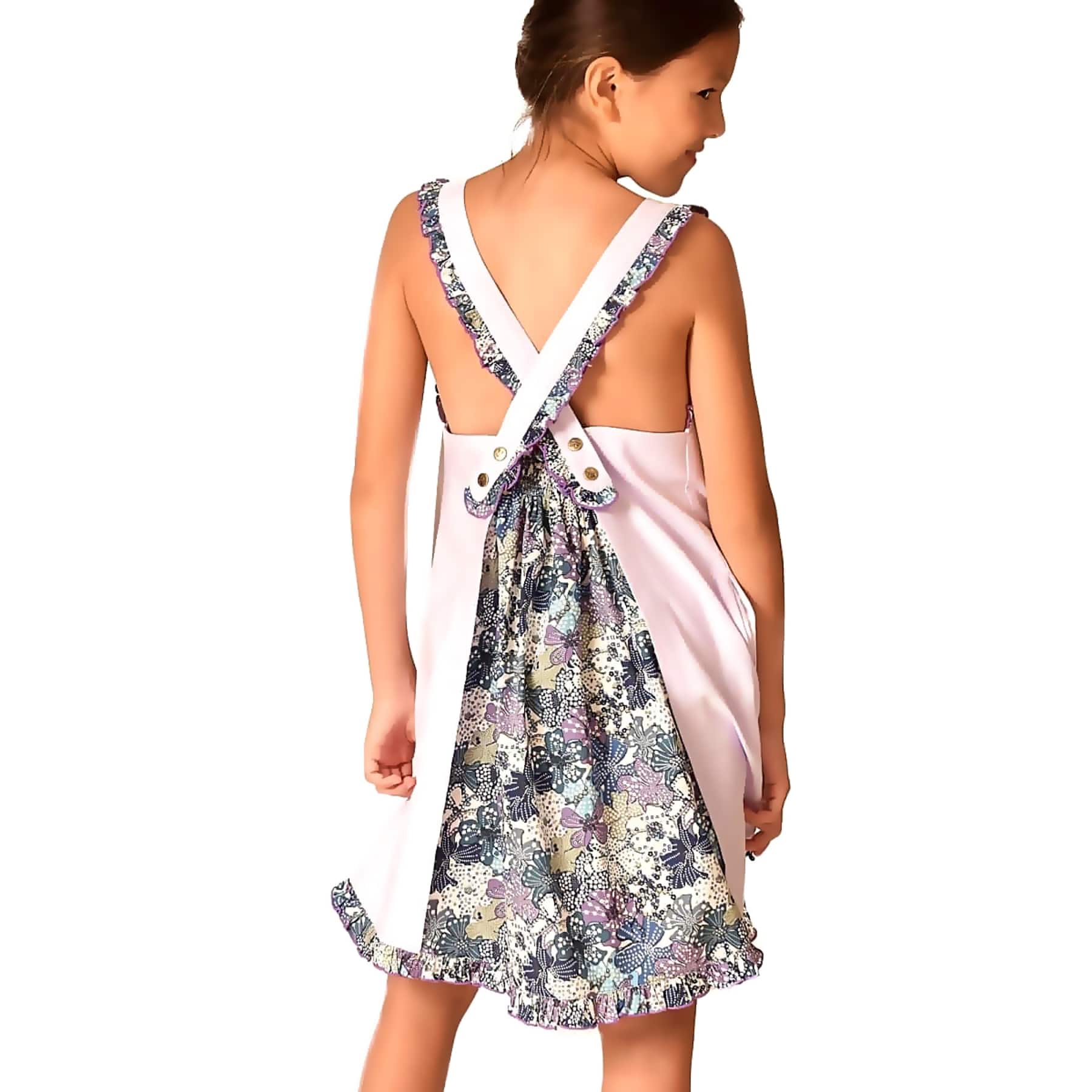 Girl's lilac summer dress with ruffled straps and contrasting back in navy, purple, lilac floral cotton. ANAIS apron dress model from the children's fashion brand LA FAUTE A VOLTAIRE