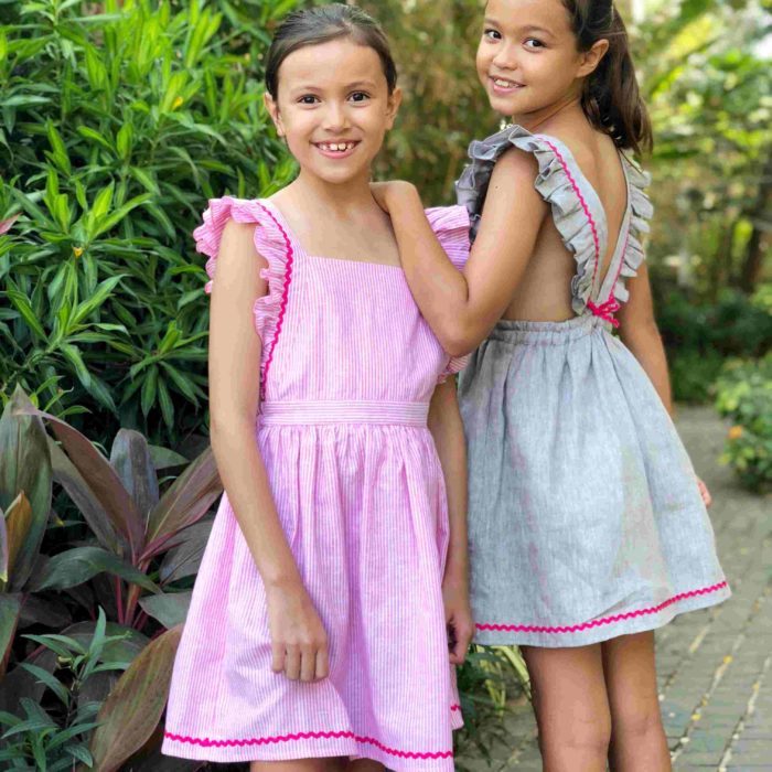 robe tablier été à fines rayures rose et manches à volants pour petites filles et ados de 2 à 16 ans