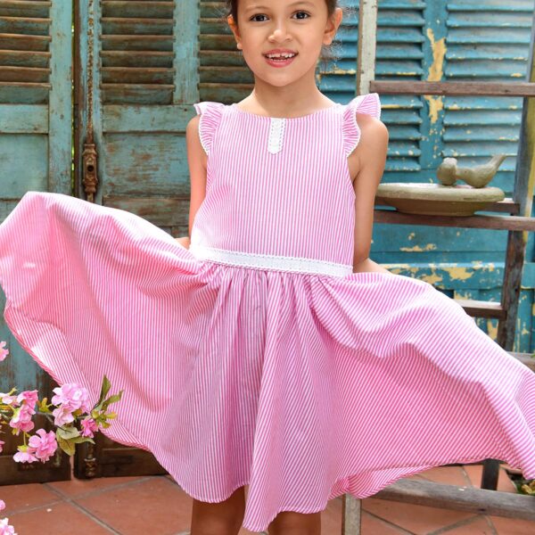dress that turns with fine pink and white stripes for little girls and teenagers from 2 to 16 years old