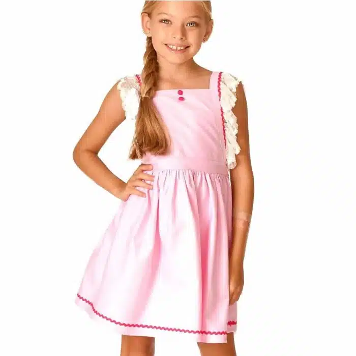 Robe bohème rose pâle à bretelles en fine dentelle beige, dos nu, taille élastique, détaille rose fuchsia de la marque de. mode pour enfants LA FAUTE A VOLTAIRE