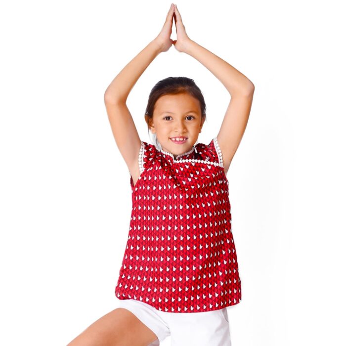 Blouse inspiration asiatique en coton rouge graphique et col Mao bordé de dentelle style pompons blancs pour filles de 2 à 12 ans