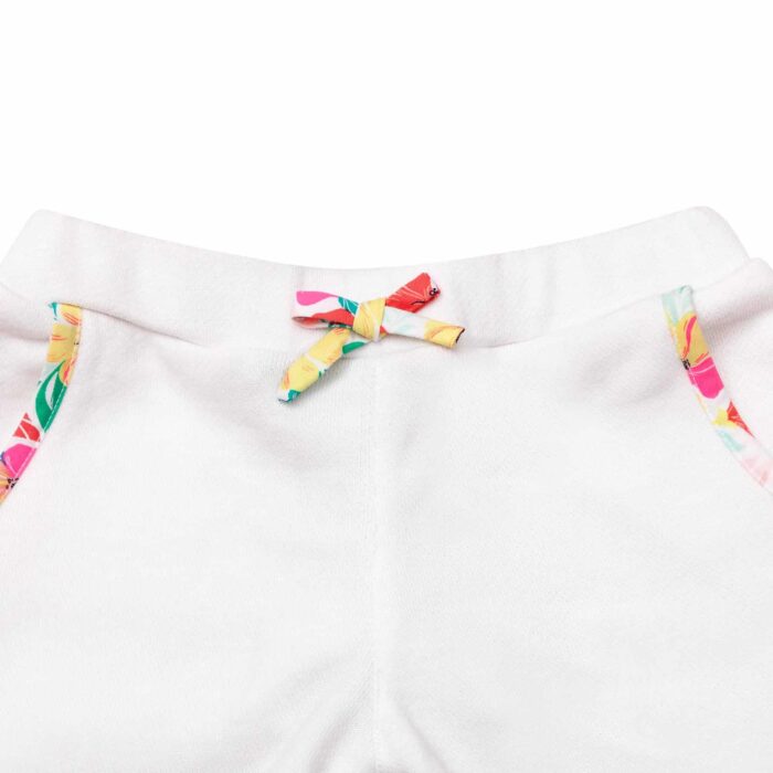 Short en coton molletonné blanc avec taille élastique et poches bordées de coton fleuri multicolore pour filles de 2 à 12 ans