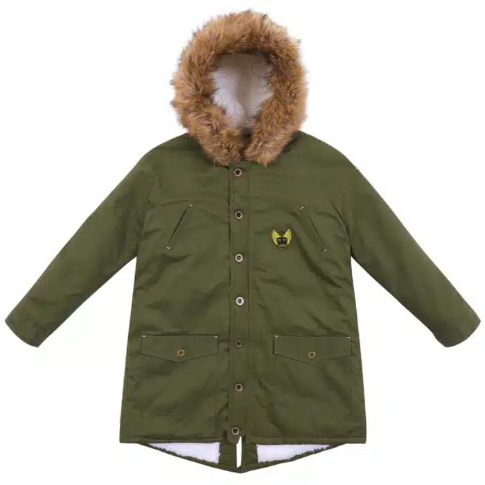 Parka oversize tendance disponible en taille pour enfant, femmes et hommes en toile de coton kaki avec écusson militaire et grosse capuche et doublure en fausse fourrure de la marque de mode pour enfant LA FAUTE A VOLTAIRE.