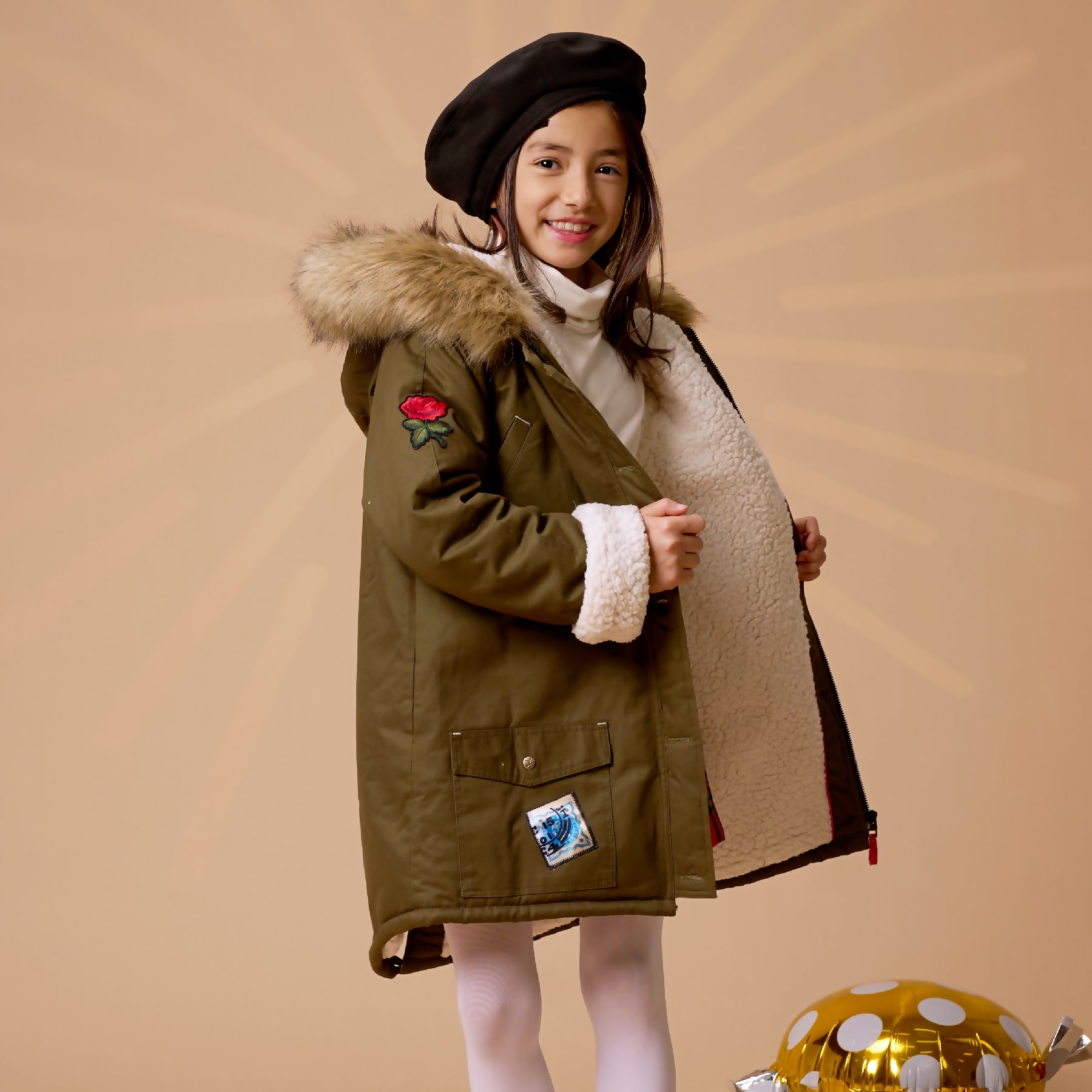 Une Magnifique Parka Chaude et Longue pour Fille. Originale et Tendance avec son Affiche pour la Défense des Animaux dans le Dos de la Marque de Mode chic pour Enfant La Faute à Voltaire.Une Magnifique Parka Chaude et Longue pour Fille. Originale et Tendance avec son Affiche pour la Défense des Animaux dans le Dos de la Marque de Mode chic pour Enfant La Faute à Voltaire.