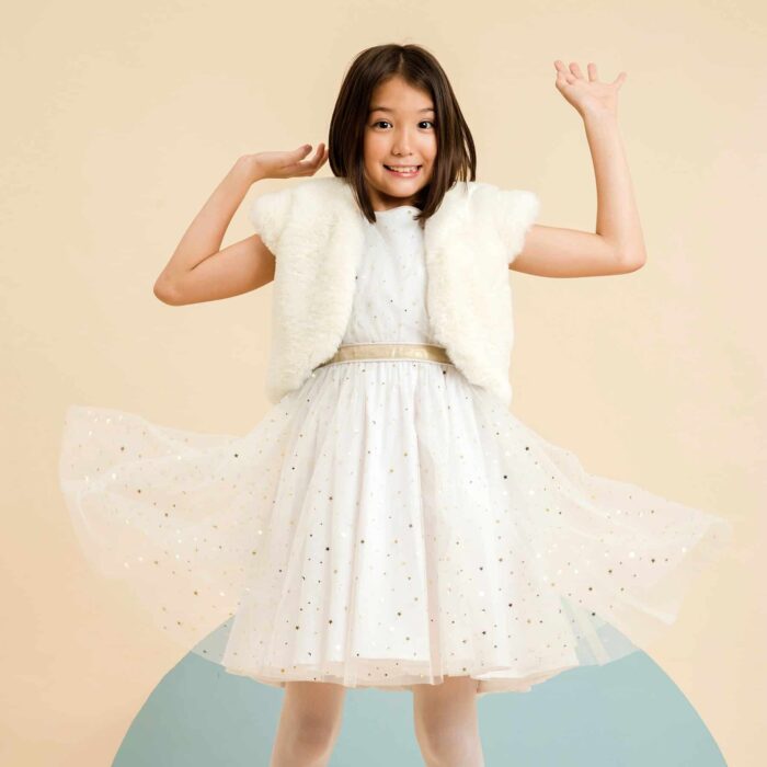 Veste boléro de cérémonie pour fille en fausse fourrure beige de la marque de mode pour enfant LA FAUTE A VOLTAIRE.