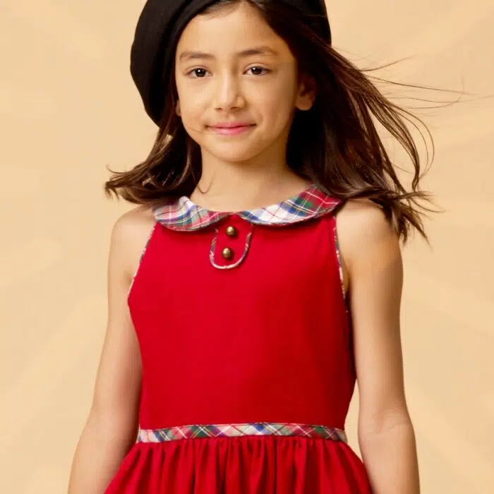Magnifique Robe qui Tourne en Velours Rouge avec Col Claudine en Laine Carreaux Tartan. Robe Idéale pour les Fêtes de Noël de la Marque de Mode pour Enfant La Faute à Voltaire.