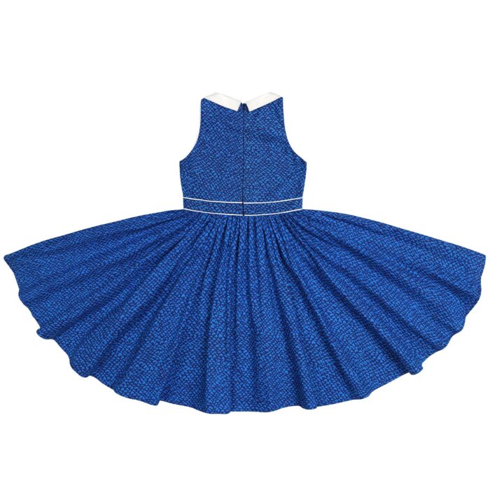 Beautiful dress that turns in royal blue printed hearts navy blue, white Claudine collar. Model dress HEPBURN of the fashion brand for children LA FAUTE A VOLTAIRE