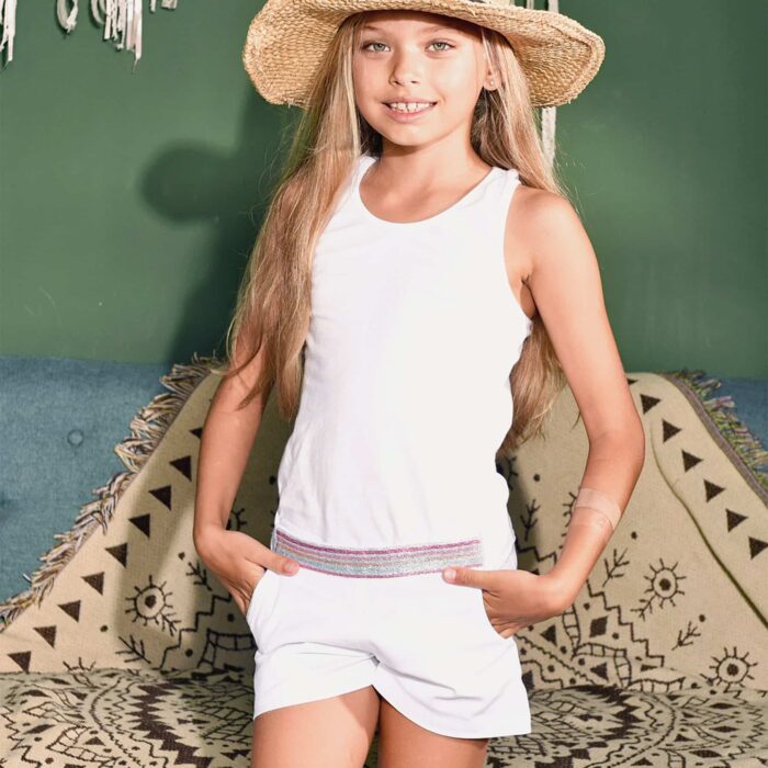 Jolie short été blanc avec ceintures à fines rayures à paillettes multicolores pour filles et ados. Mode pour enfants et ados LA FAUTE A VOLTAIRE