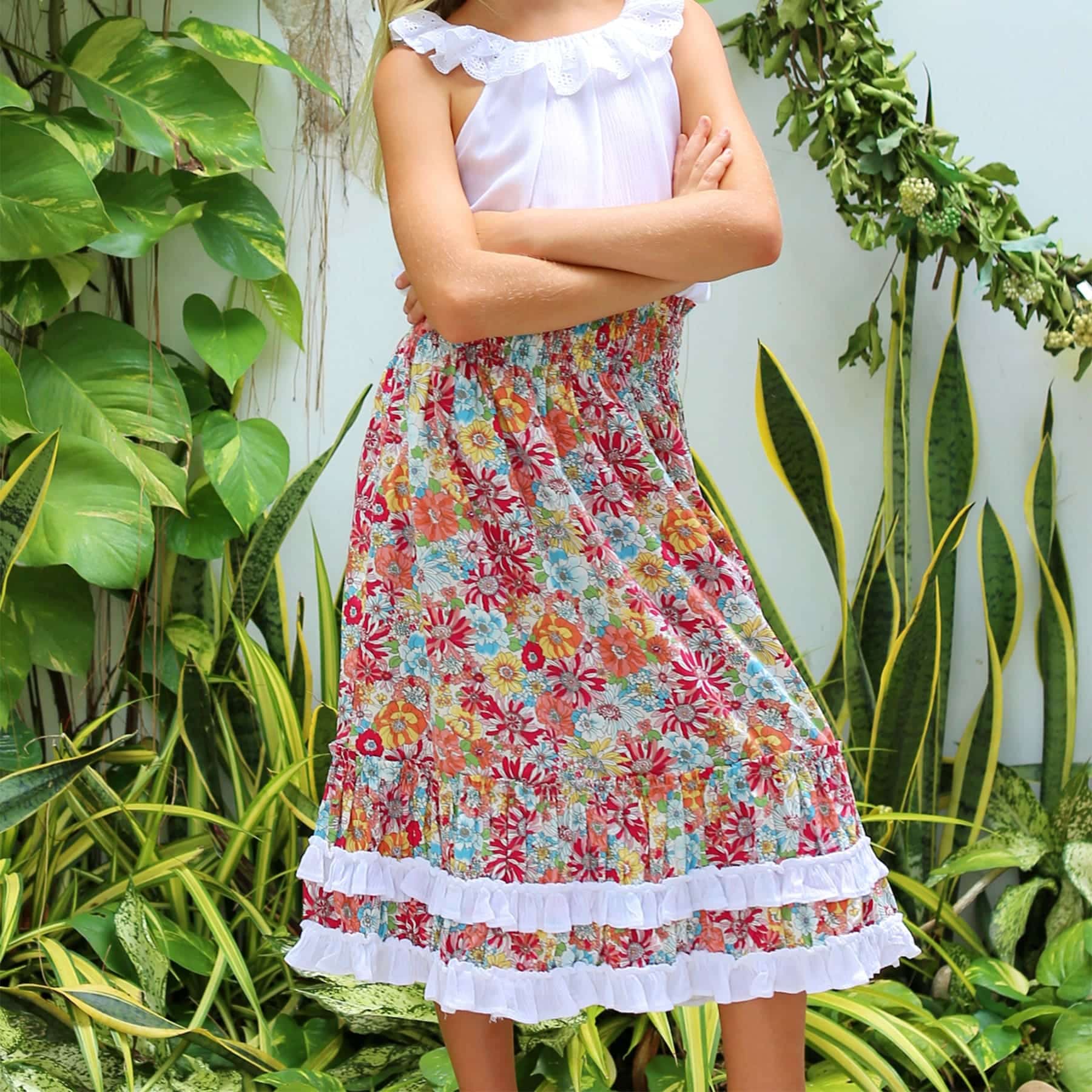Bohemian red and pink floral long dress for girls. Two in one dress model that turns into a bohemian long skirt with ruffles. Model Esmeralda of the fashion brand for children LA FAUTE A VOLTAIRE
