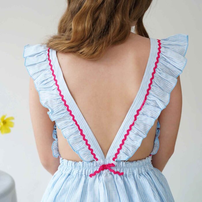 Une Magnifique Robe de Cérémonie Bleu Ciel et Rose Fuchsia pour Filles, Fillettes et Ados à Volants de la Marque de Mode Française Chic pour Enfants La Faute à Voltaire.