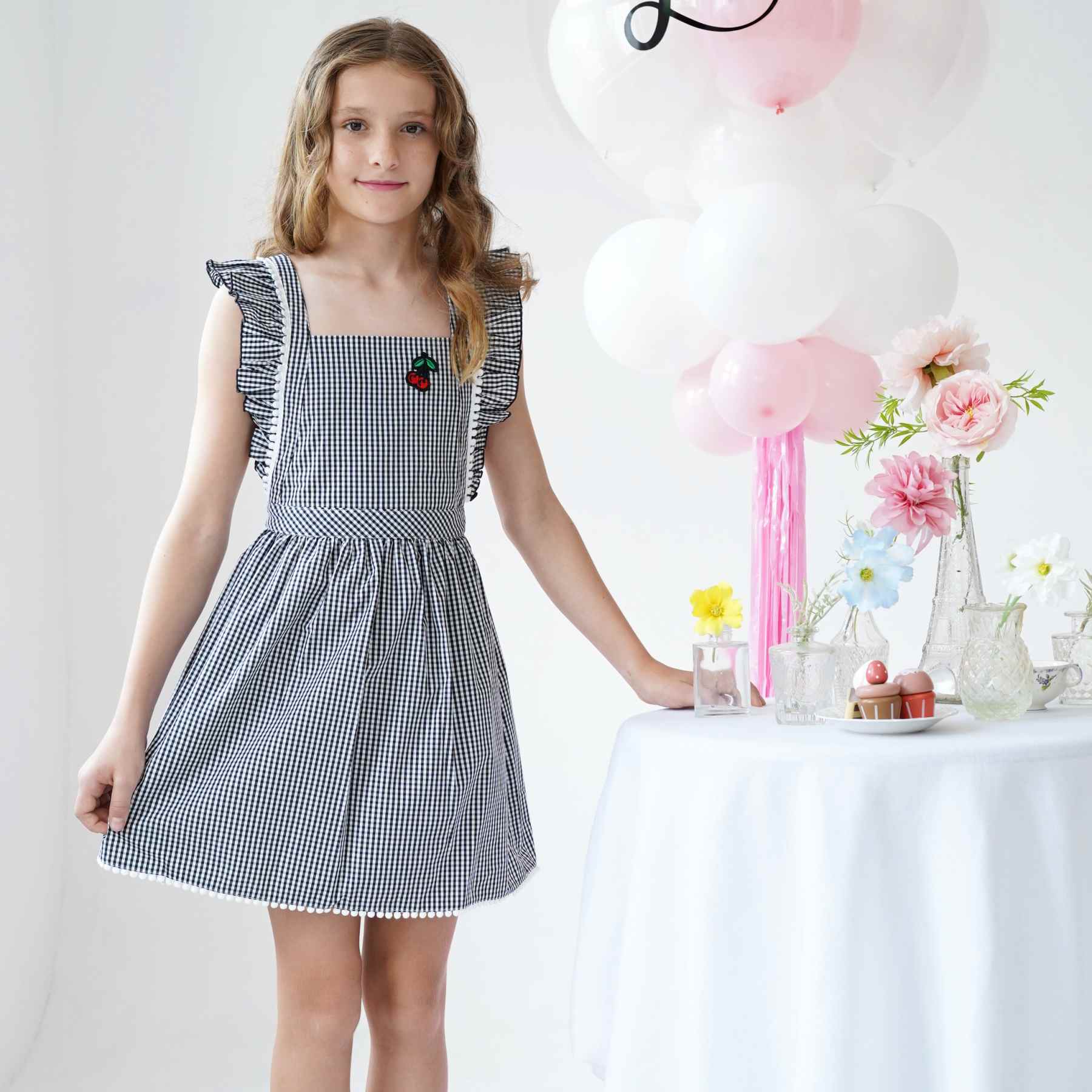Une Adorable Robe Été pour Fille, Fillette et Ado à Carreaux Vichy Noir et blanc de la Marque de Mode Française pour Enfants La Faute à Voltaire.