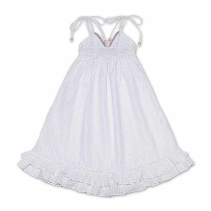 Jolie robe qui tourne en coton blanc, avec des fines bretelles, de la dentelle beige et des volants. Robe de la marque de mode pour enfants et ados LA FAUTE A VOLTAIRE.