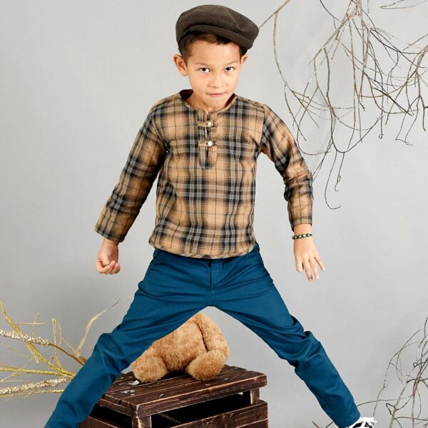 Pretty off-season shirt in cotton checkered brown color for boy. Shirt of the fashion brand for children and teenagers LA FAUTE A VOLTAIRE.