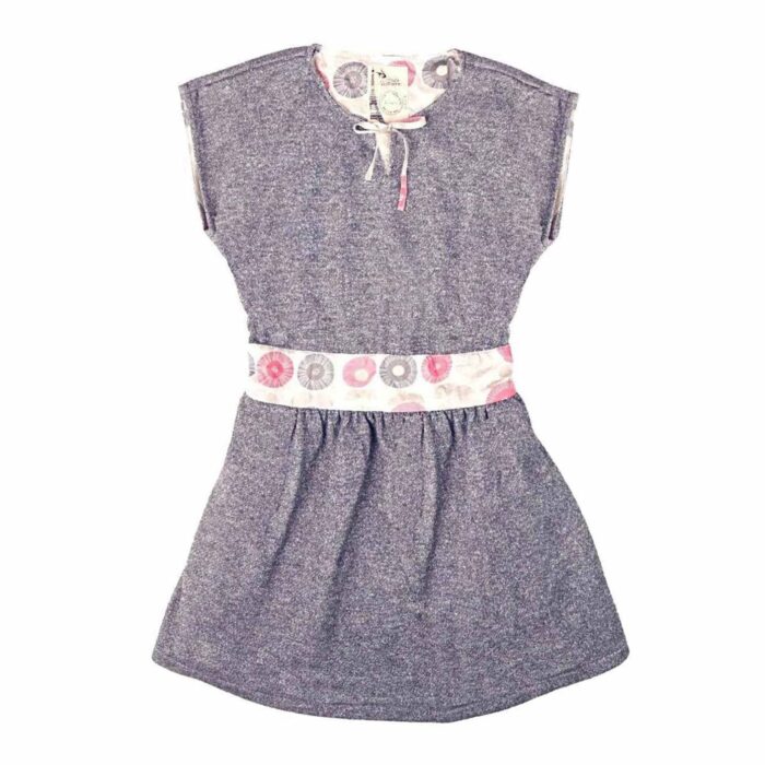 Pretty short-sleeved dress in silver cotton and sequins, with a pink and gray elastic belt to fit all body types. Model dress KYOTO of the fashion brand for children and teenagers LA FAUTE A VOLTAIRE.