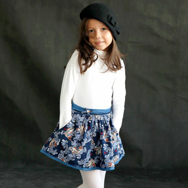 Pretty skirt for girls in blue cotton with Japanese and Khoi fish patterns, bordered with pockets and elasticated belt in denim. Skirt model LILOU of the fashion brand for children and teenagers LA FAUTE A VOLTAIRE.