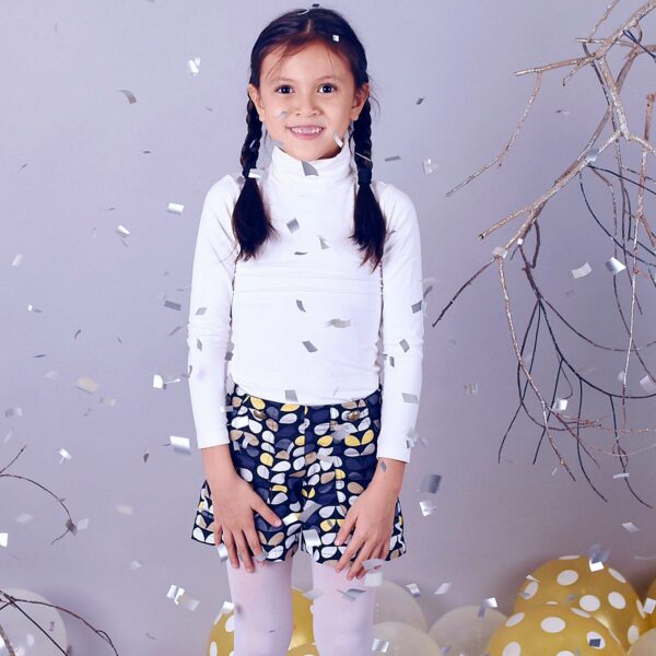 Nice winter shorts for little girl in cotton patterns yellow, gray black, with pockets, and pretty round buttons bronze color. Malice short model of the fashion brand for children and teenagers LA FAUTE A VOLTAIRE.