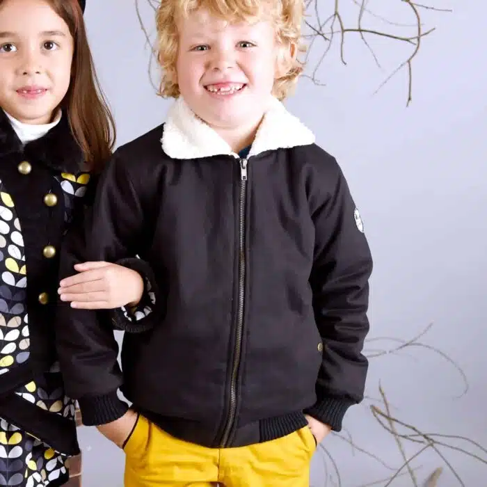 Blouson style aviateur noir avec doublure en fausse fourrure beige blanche pour garçon et ados de 2 à 16 ans de la marque de mode pour enfants LA FAUTE A VOLTAIRE