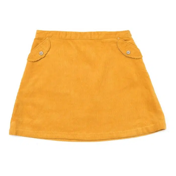 Dès la Rentrée Scolaire et tout l'Hiver, Craquez pour cette Magnifique Jupe en Velours Côtelé Jaune en Coton. De Forme A, cette Jupe se Porte au-dessus des Genoux jusqu'à Mi-Cuisse. Cette Jupe d'Hiver Taille Normalement, Prenez la Taille qui Correspond à la taille habituelle de votre Enfant. Disponible de la taille 2 ans la taille 16 ans. Modèle Jupe Vanessa de la Marque de Mode Enfantine La Faute à Voltaire.