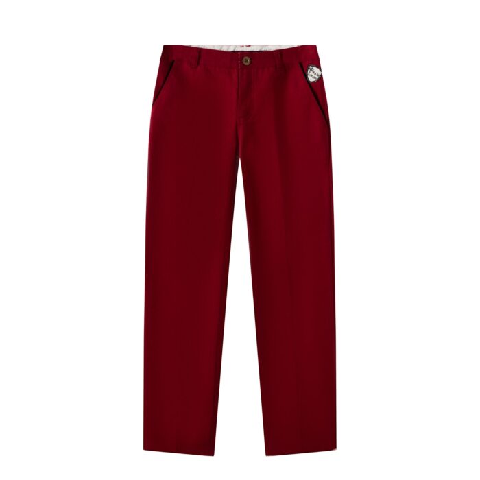Un Très Beau Pantalon Coupe Chino en Coton Rouge Bordeaux de la Marque de Mode Française Chic pour Enfant La Faute à Voltaire. Vous aimerez les Détails comme le Biais de Coton Noir sur les Poches Raglan, l'Écusson La Faute à Voltaire à l'Angle d'une Poche, le Confort de cette Coupe Ample aux Cuisses pour les Garçons et Ados de 2 à 16 ans, Resserré aux Chevilles, l'Élastique Intérieur qui permet d'Adapter la Largeur de la Taille. Ruban Décoratif Bleu, Blanc, Rouge à l'intérieur de la ceinture ainsi que de chaque côté de l'intérieur du bas du pantalon pour pouvoir le rouler vers l'extérieur si le pantalon est trop Long avec une petite Fantaisie.