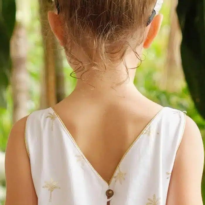 Magnifique robe de cérémonie en lin blanc imprimé palmiers dorés et ceinture paillettes dorées, pour filles et ados de 2 à 16 ans de la marque de mode LA FAUTE A VOLTAIRE
