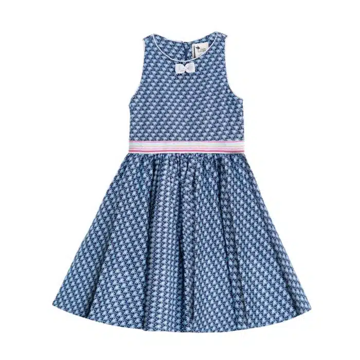 Belle robe qui tourne pour filles de 2 à 16 ans en coton bleu marine imprimé de palmier en bleu clair. Une ceinture à rayures multicolore à paillettes et noeud argenté sur la poitrine, modèle HEPBURN de la marque de mode pour enfants LA FAUTE A VOLTAIRE