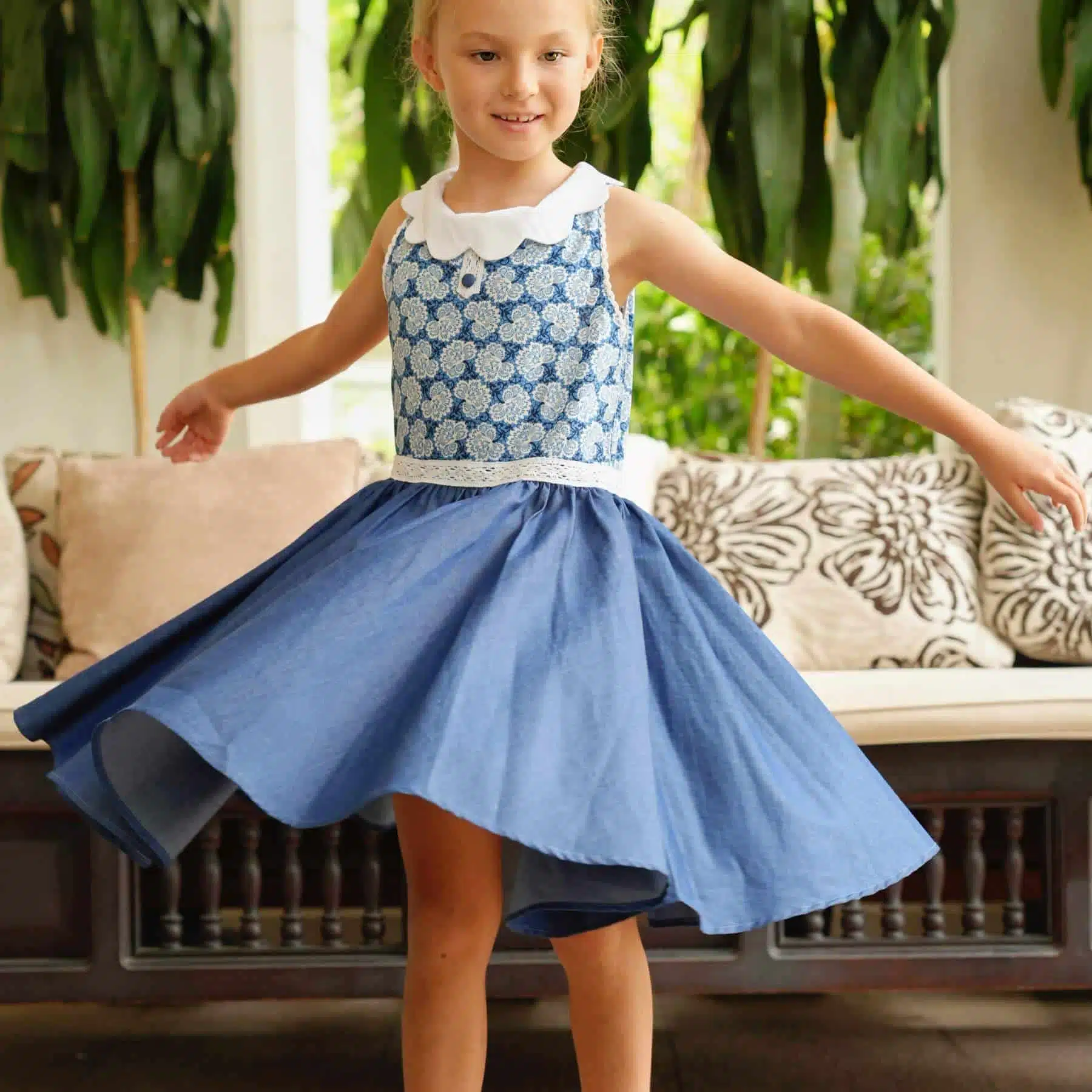 robe-qui-tourne-bleu-fleuri-