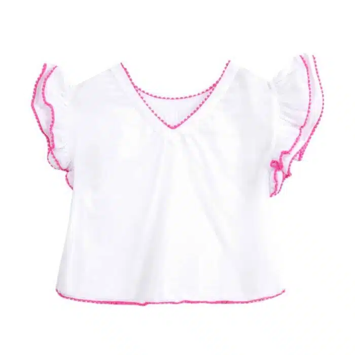Jolie blouse blanche été fille, coupe ample et confortable, à manches papillon. Originale avec sa double rangée de volants sur les manches bordés de pompons rose fuchsia. Col V dans la nuque, bas de la blouse soulignés de pompons rose fuchsia. Blouse été pour filles, fillettes et ados de 2 à 16 ans, de la marque de mode pour enfants LA FAUTE A VOLTAIRE