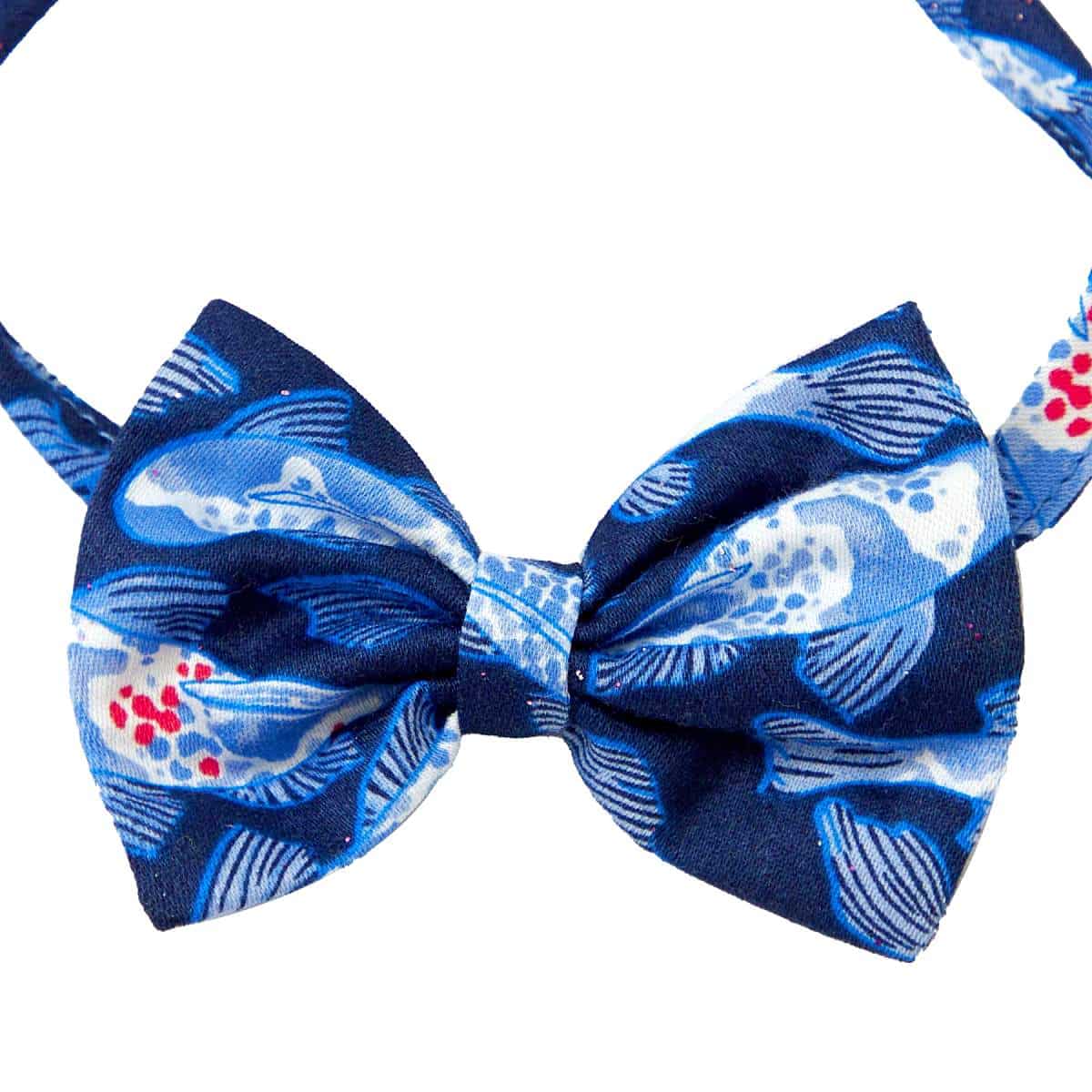 Joli noeud papillon en coton imprimé japonisant poissons Khoi bleu et rouge pour garçons et ados de 2 à 16 ans de la marque de mode vêtements pour enfants LA FAUTE A VOLTAIRE
