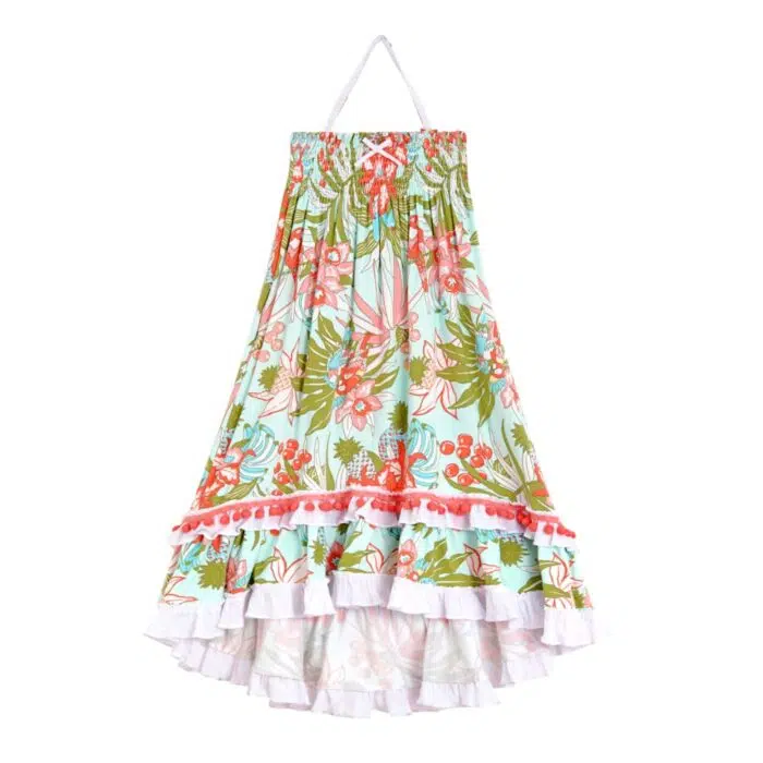 Craquez pour cette Magnifique Robe de Plage qui se Transforme en Jupe de Plage Longue à Volants et Pompons Orange. Coupée dans un Doux Coton Jersey Couleur Vert d'eau à Fleurs Hawaï Orange, ce Modèle de Robe d'Été se porte à la Plage ou la Ville Disponible pour toutes les Filles et Fillettes de 2 à 16 ans de la Marque de Mode pour Enfants La Faute à Voltaire.