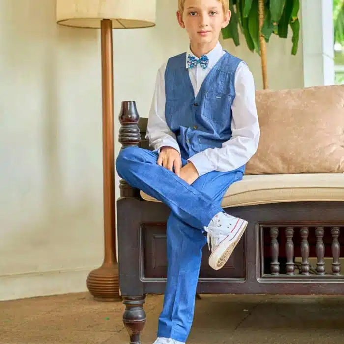 Un élégant Pantalon à pinces de costume tenue de mariage pour garçon en coton bleu marine de la marque de mode créateur pour enfants LA FAUTE A VOLTAIRE