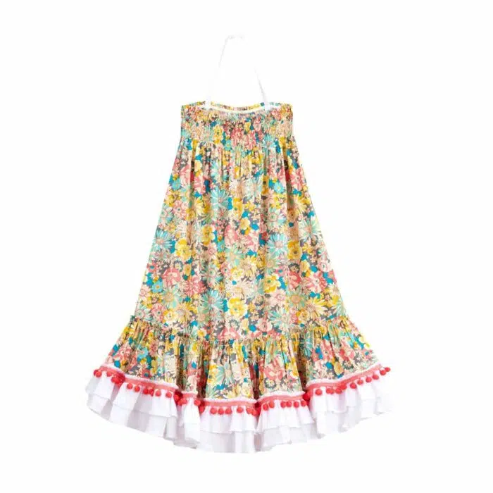 Découvrez cette Magnifique Robe Longue Bohème Chic Fleurie Liberty Orange, Jaune, Vert Pastel, à col smocks et Volants Blancs qui se Transforme en Jupe Longue pour Jeunes Filles et Fillettes de 2 à 16 ans. Deux-en-un, cette Jupe Longue à la Ceinture à Smocks élastique se Transforme en Un Clin d'Oeil en Robe Asymétrique Coupe Midi. Un Lien Elastique Tour du Cou se Camoufle sous la Robe lorsqu'elle est portée en Jupe. Jupe Longue Esméralda de la Marque de Mode pour Enfants La Faute à Voltaire.