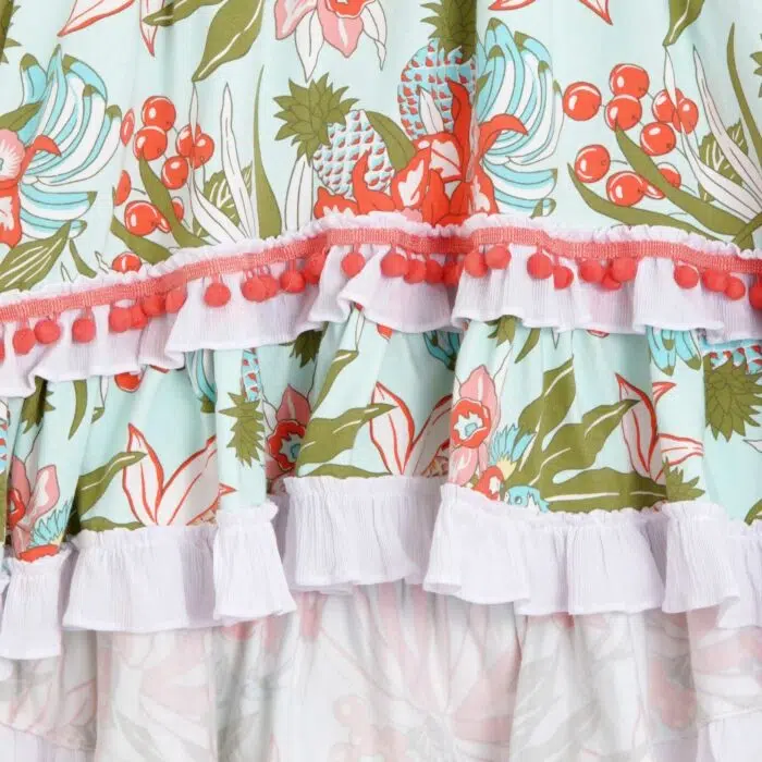 Craquez pour cette Magnifique Robe de Plage qui se Transforme en Jupe de Plage Longue à Volants et Pompons Orange. Coupée dans un Doux Coton Jersey Couleur Vert d'eau à Fleurs Hawaï Orange, ce Modèle de Robe d'Été se porte à la Plage ou la Ville Disponible pour toutes les Filles et Fillettes de 2 à 16 ans de la Marque de Mode pour Enfants La Faute à Voltaire.